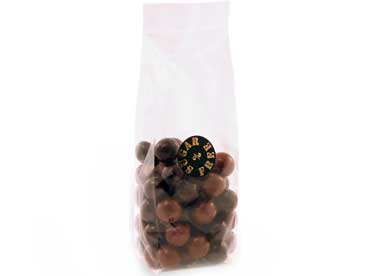 hazelnoten met melk/fondant chocolade. zakjes van 200gr. hazelnoot, chocolade, maltitol, arabische gom/* maltitol, cacaomassa, 
						cacaoboter, cacaopoeder, sojalecithine, vanille/*, volle melkpoeder, aroma(vanille), zoetstof(acesulfaam-k).