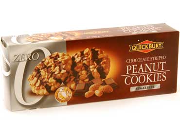 peanutkoekje chocolade. tarwemeel, margarine, pindanoten, rijsmiddelen(E503, E500b) zoetstoffen, lactitol,
						 acessulfaam, zout, maltitol 42%, cacaoboter 24%, volle melkpoeder 22%, cacaomassa 11%, emulgator(sojalecithine), natuurlijke vanille.