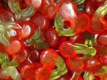 Cherry gums, zonder toegevoegde suikers. Maltitolsiroop, gelatine, water, citroenzuur, smaakstoffen, kleurstoffen (E120,E161B,E133, 
						E141,E150c,E171,E153), carnaubawas, Energiewaarden /100gr 206 Kcal / 860 kj. Protein 6,1 gr koolhydraten: 74,5 gr waarvan suikers 0,25 gr, 
							waarvan polyolen 74,25 gr, Vetten: 0,2 gr waarvan verzadigde vetten 0,2 gr Vezels 0 gr. Sodium 8 gr.